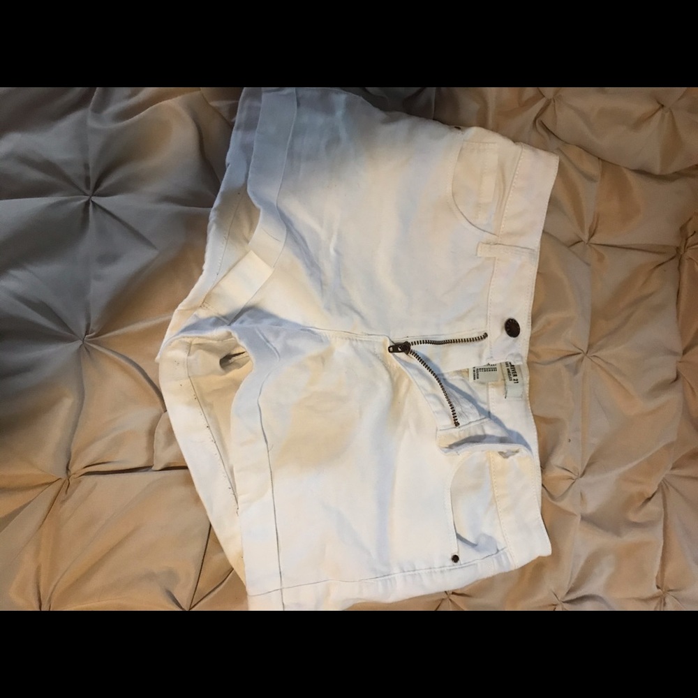 White forever 21 shorts